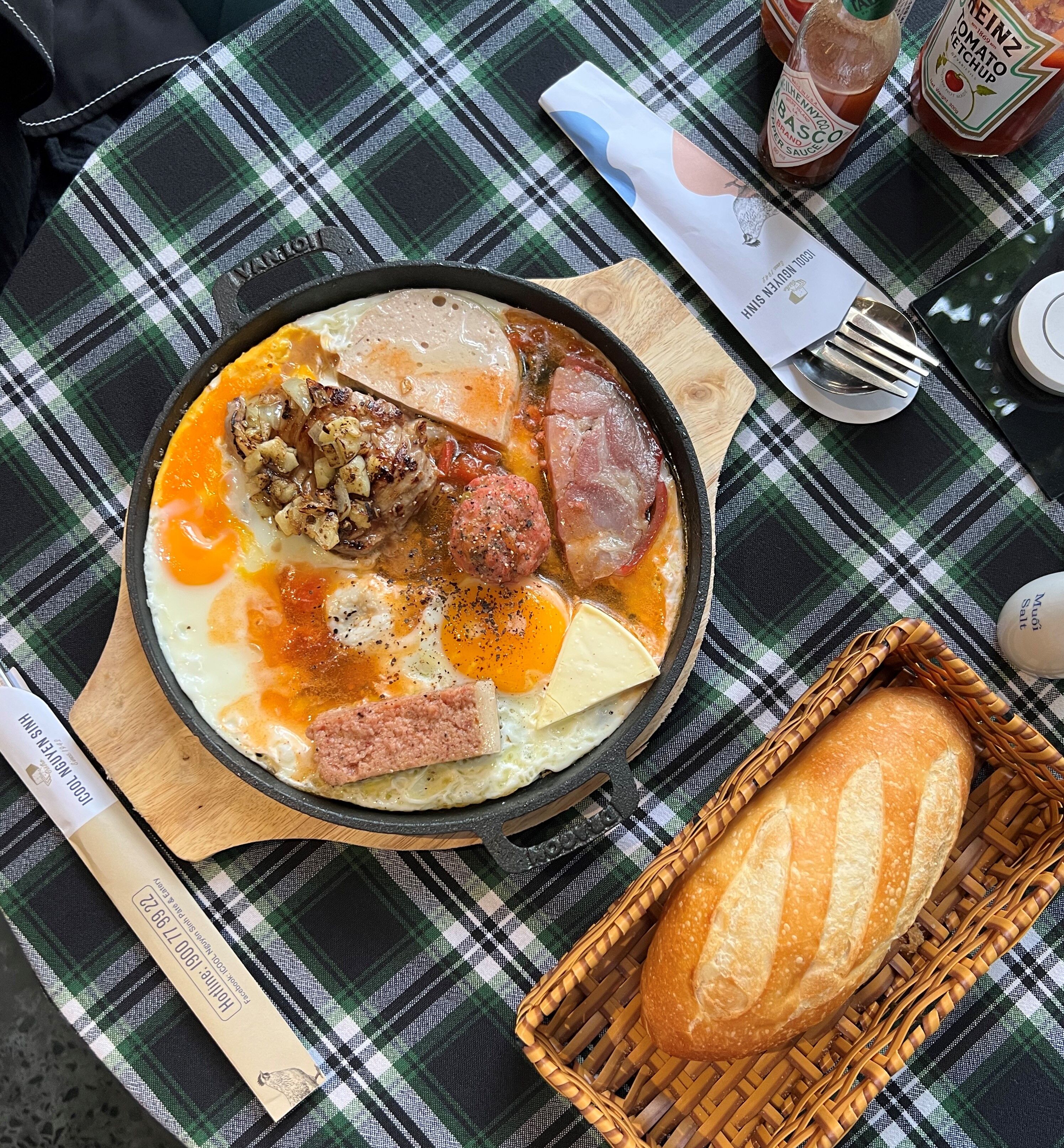 Banh Mi Nguyen Sinh Hanoi